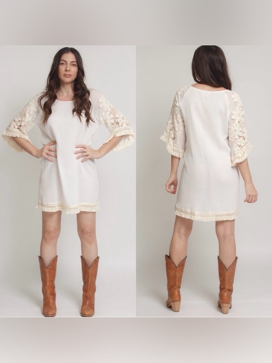 Umgee Dresses & Skirts - Umgee
Mini dress with floral crochet sleeves and fringe detail size S Small NWT
